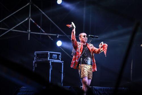 国产最帅摇滚鼓手视频,帅气演绎震撼视听盛宴